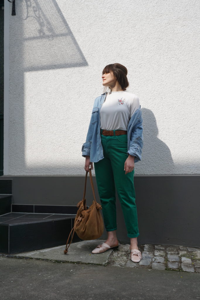 80ies, Momjeans, Zara Tasche, Babouches, Shirt mit Stickerei