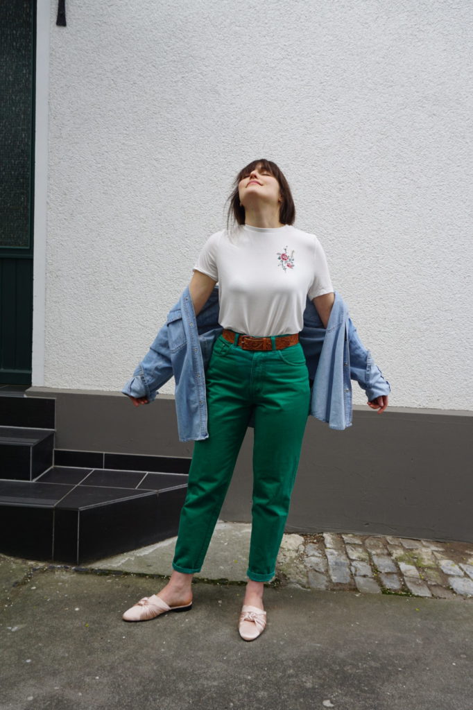 80ies, Momjeans, Zara Tasche, Babouches, Shirt mit Stickerei