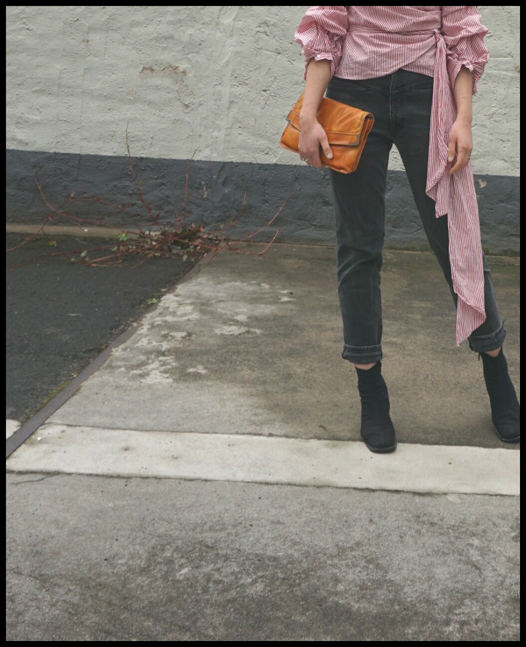 Outfit // Mango Wrap blouse + vintage Closed Jeans + boho clutch
